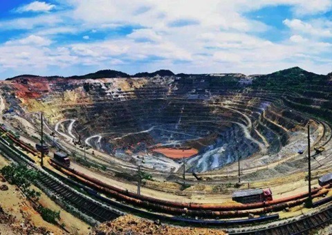 竞价341次，，，，，，辽宁一磷铁矿出让额超1.4亿